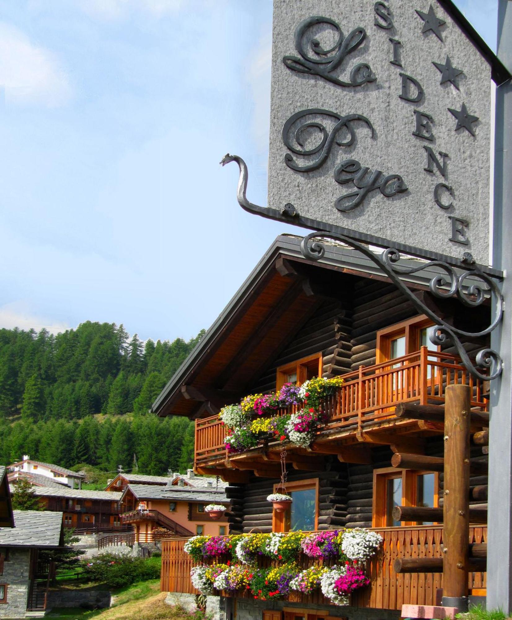 Residence Lo Peyo Champoluc Exteriör bild